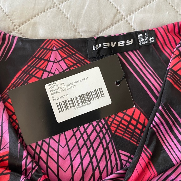 Wavey | NWT’s Y2K fit and flare abstract pattern mini dress - Picture 5 of 6